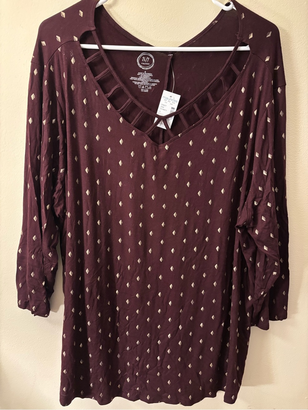 Maurices Maroon Crisscross Neckline Top with Gold Accent 3/4 Sleeve Size 3x NWT!